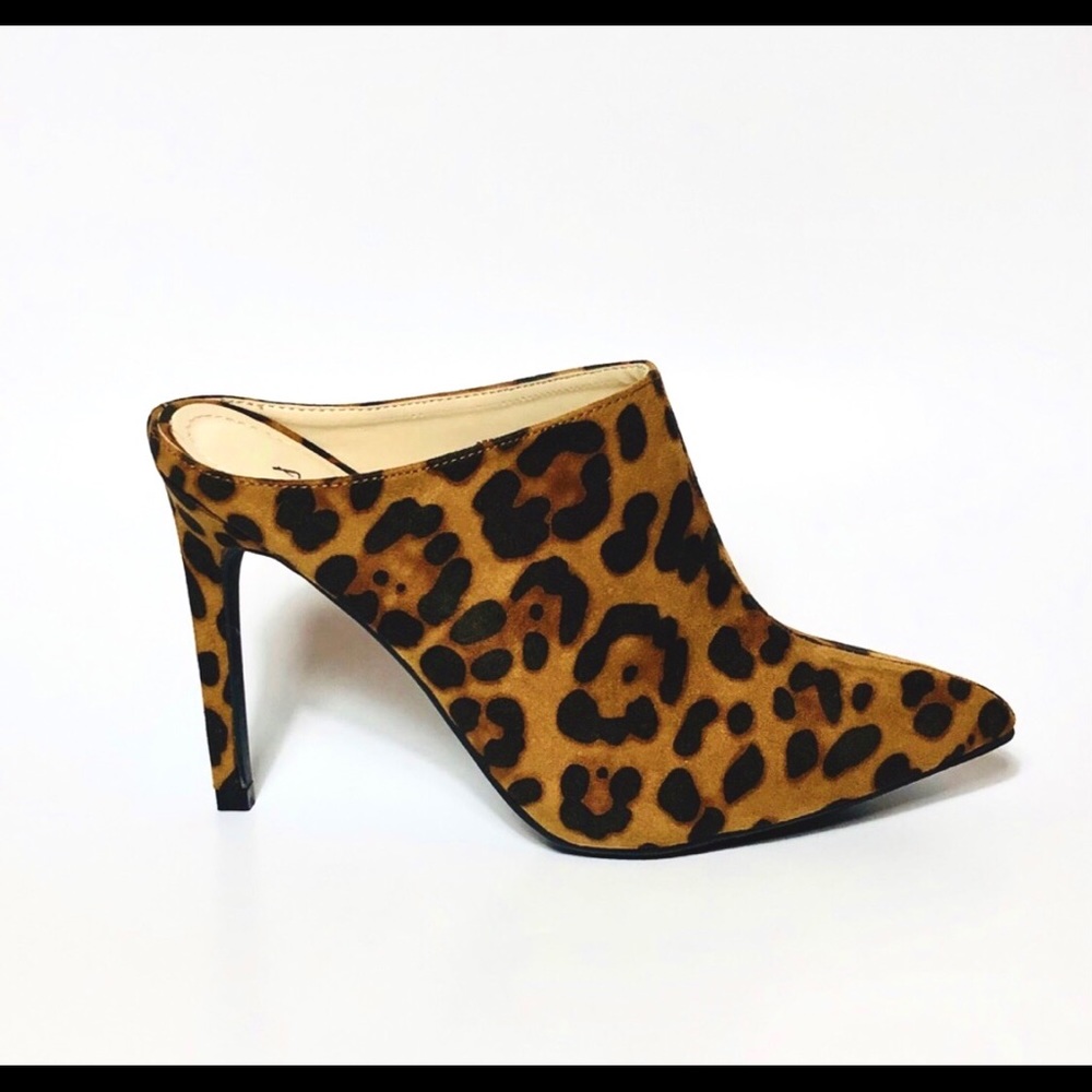 Leopard print pointed toe mule